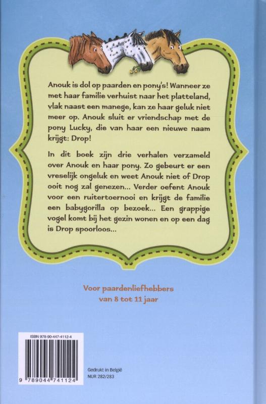 Achterkant van Ponyclub in galop