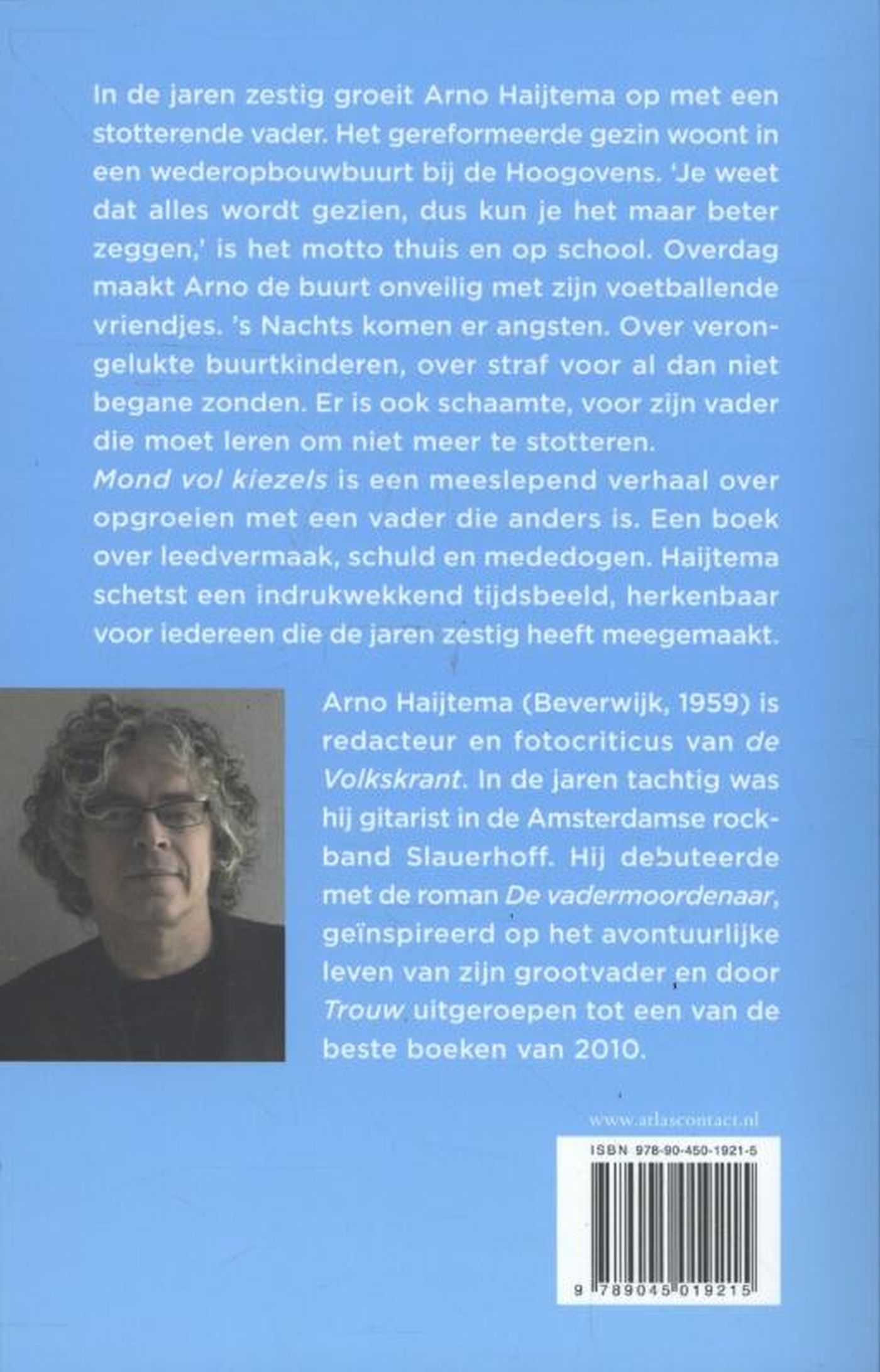 Achterkant van Mond vol kiezels