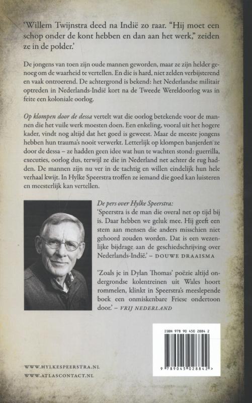 Achterkant van Op klompen door de dessa