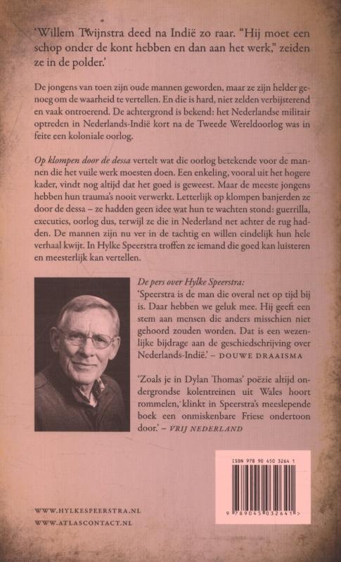 Achterkant van Op klompen door de dessa