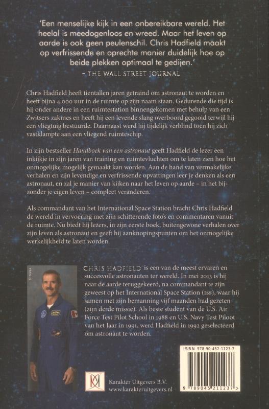 Achterkant van Handboek van een astronaut : hoe te leven op aarde