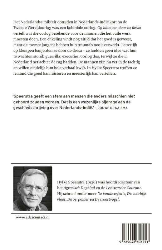 Achterkant van Op klompen door de dessa