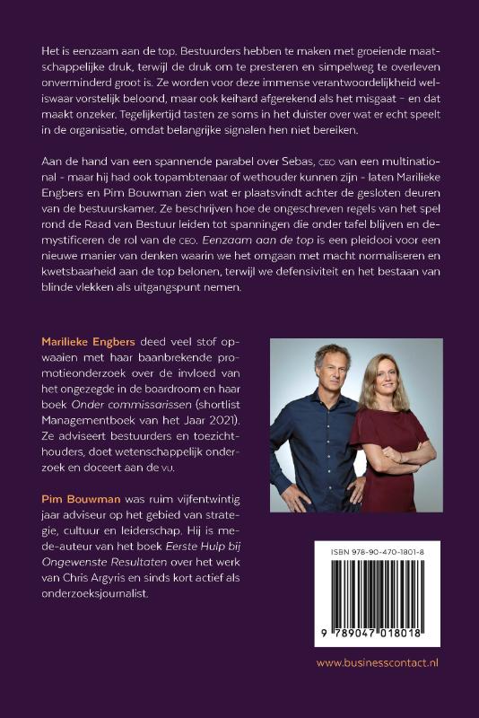 Achterkant van Eenzaam aan de top