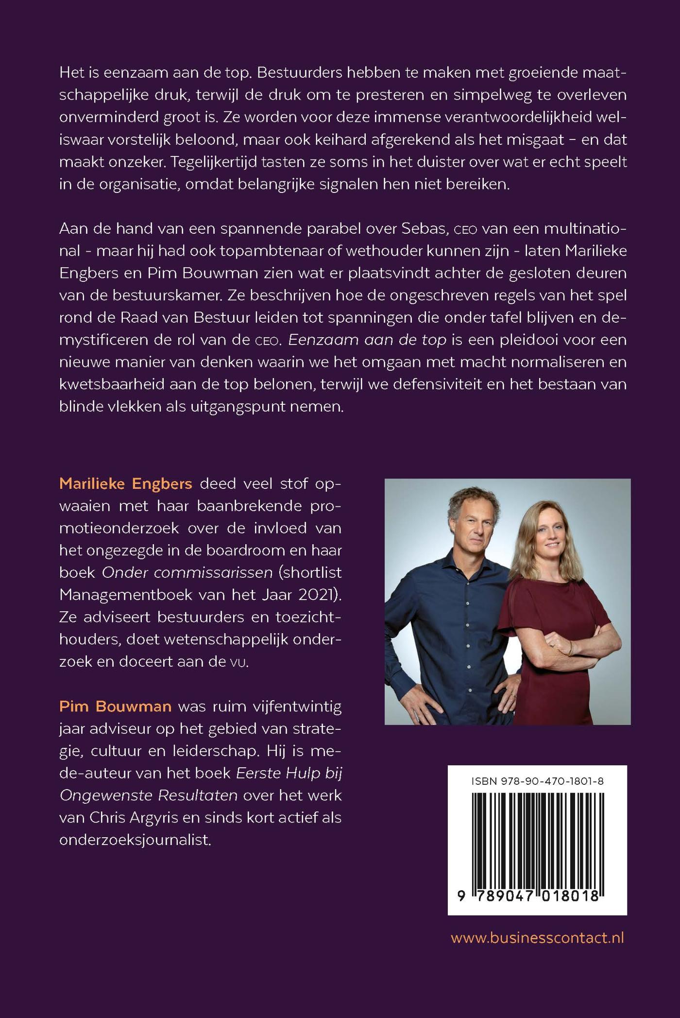 Achterkant van Eenzaam aan de top