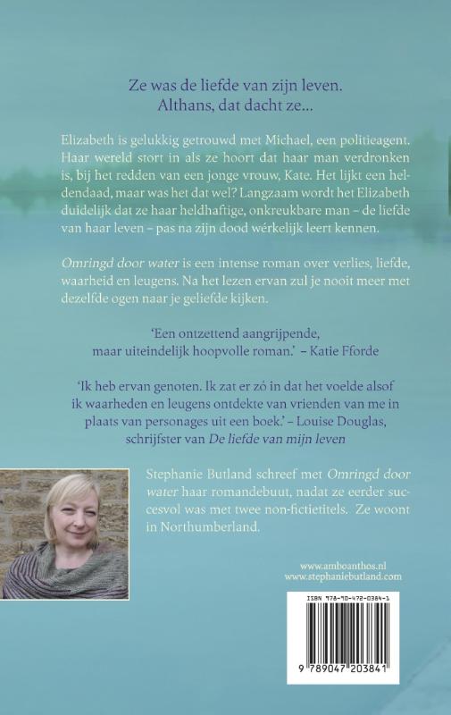Achterkant van Omringd door water
