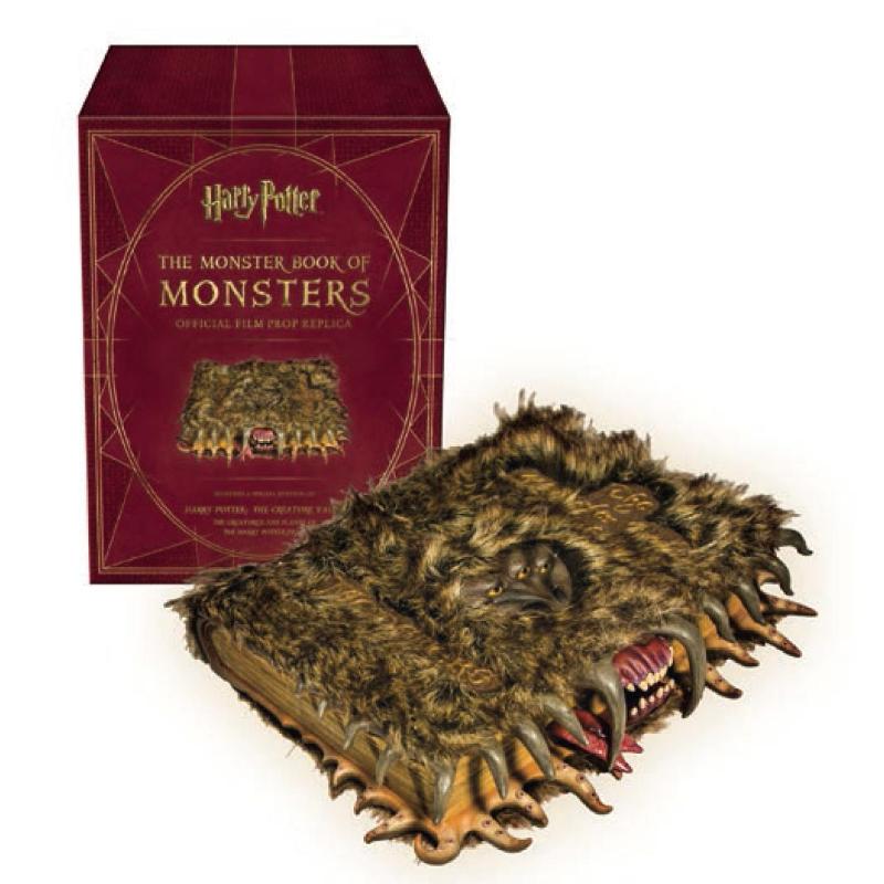 Achterkant van Harry Potter Monsterbook en 10 MP3-CD's