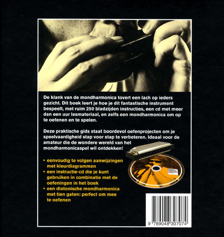 Achterkant van Leer mondharmonica spelen