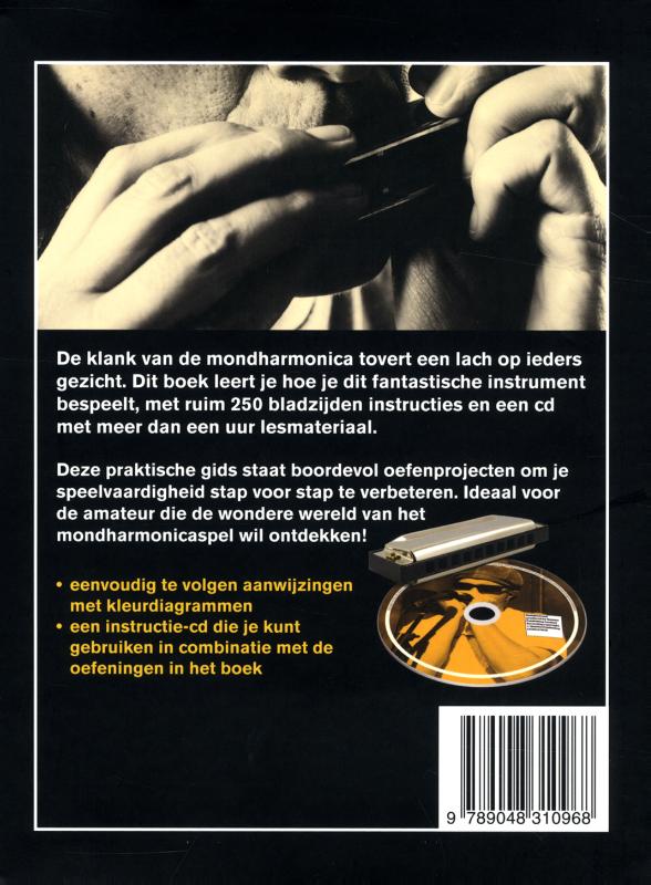 Achterkant van Leer mondharmonica spelen