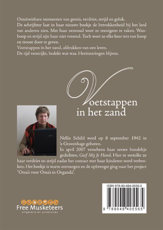 Achterkant van Voetstappen in het zand