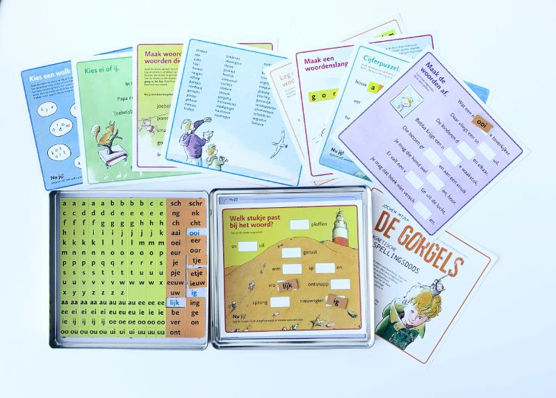 Achterkant van De Gorgels magnetische spellingsdoos