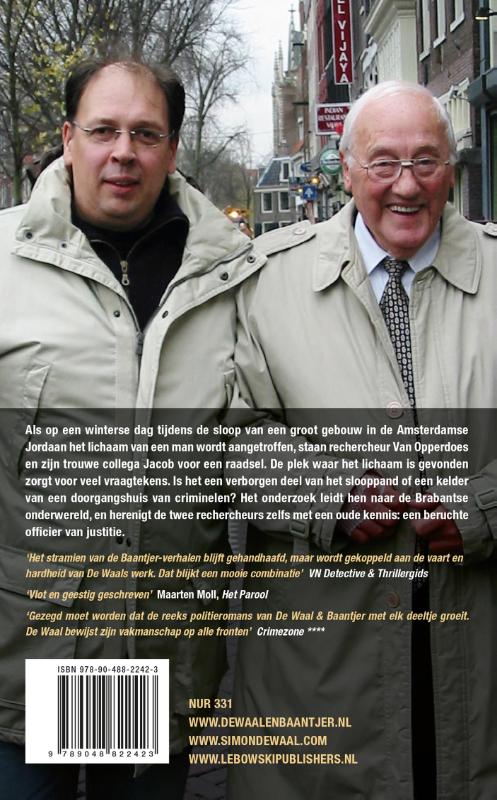 Achterkant van Een kuil voor een ander