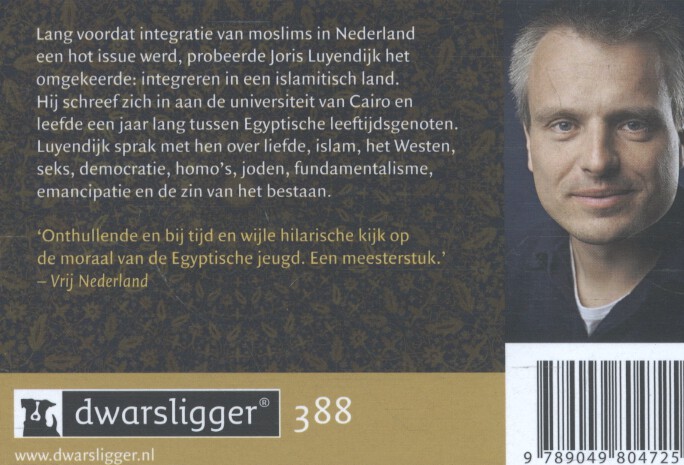Achterkant van Een goede man slaat soms zijn vrouw