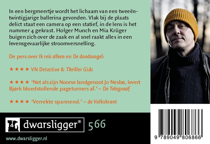 Achterkant van De jongen in de sneeuw