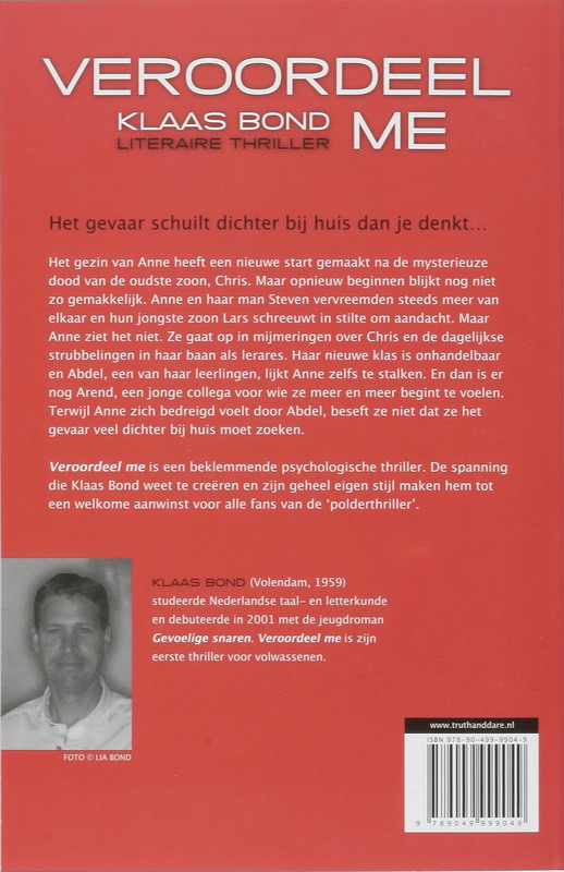 Achterkant van Veroordeel me