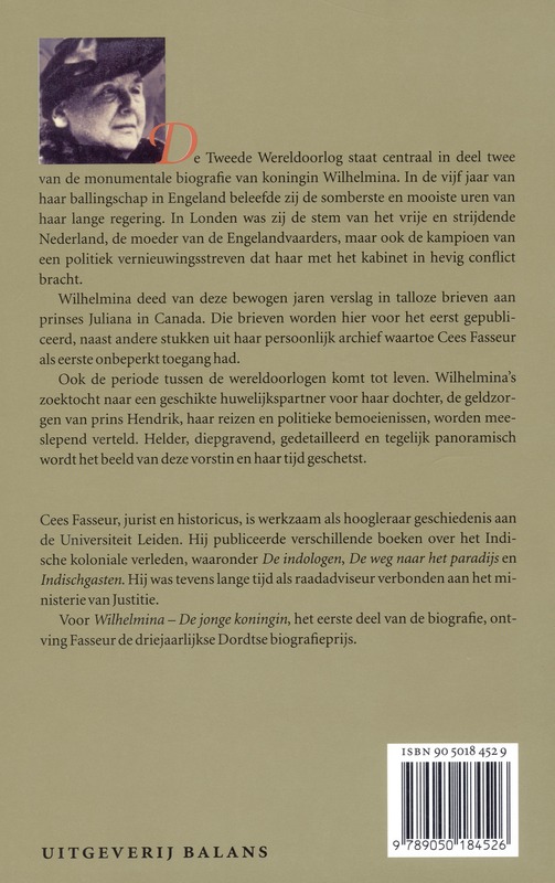 Achterkant van Krijgshaftig in een vormeloze jas