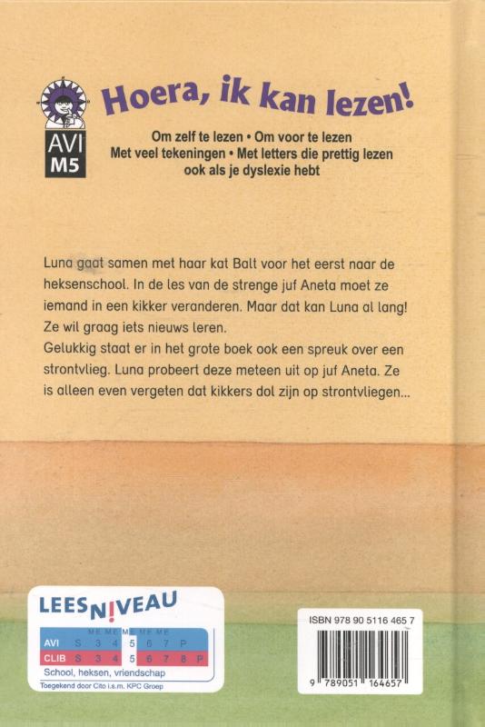 Achterkant van Luna gaat naar de heksenschool