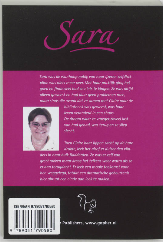 Achterkant van Sara