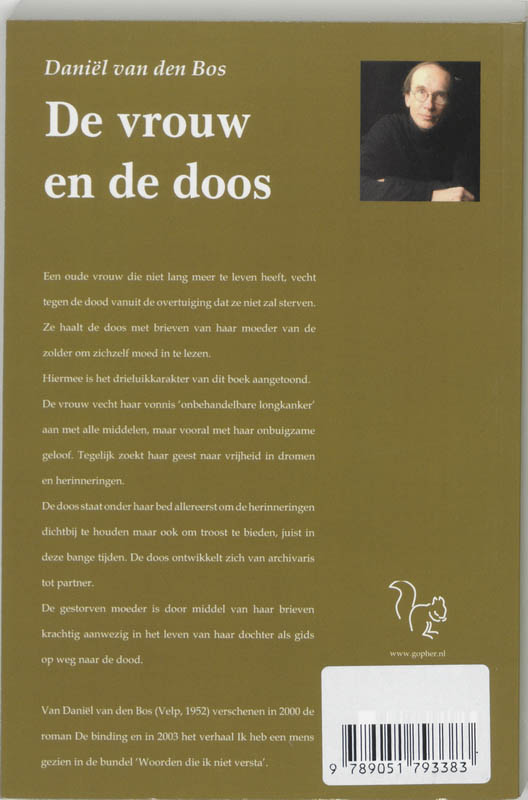 Achterkant van De vrouw en de doos