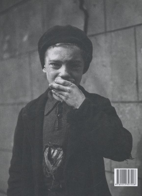 Achterkant van Emmy Andriesse