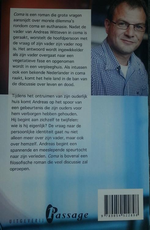 Achterkant van Coma