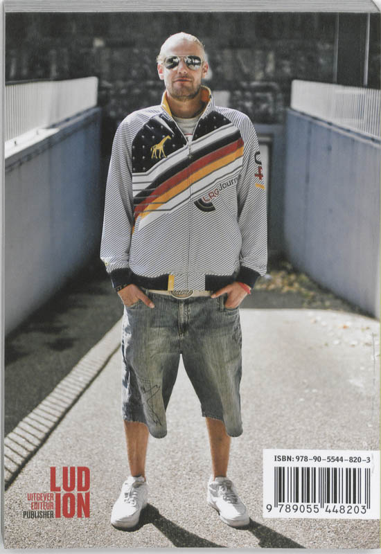 Achterkant van Antwerp street style