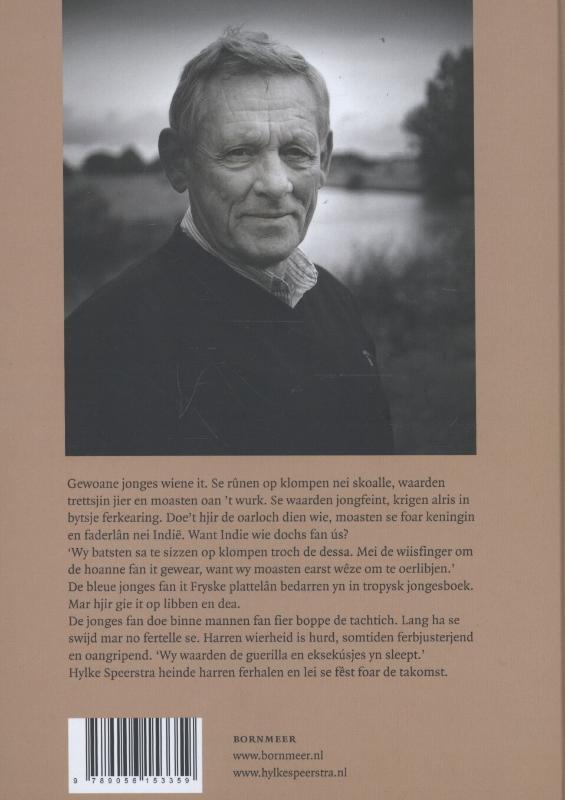 Achterkant van Op klompen troch de dessa