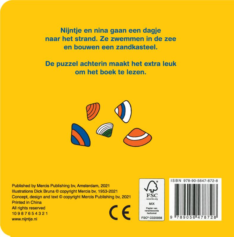 Achterkant van nijntje en nina op het strand