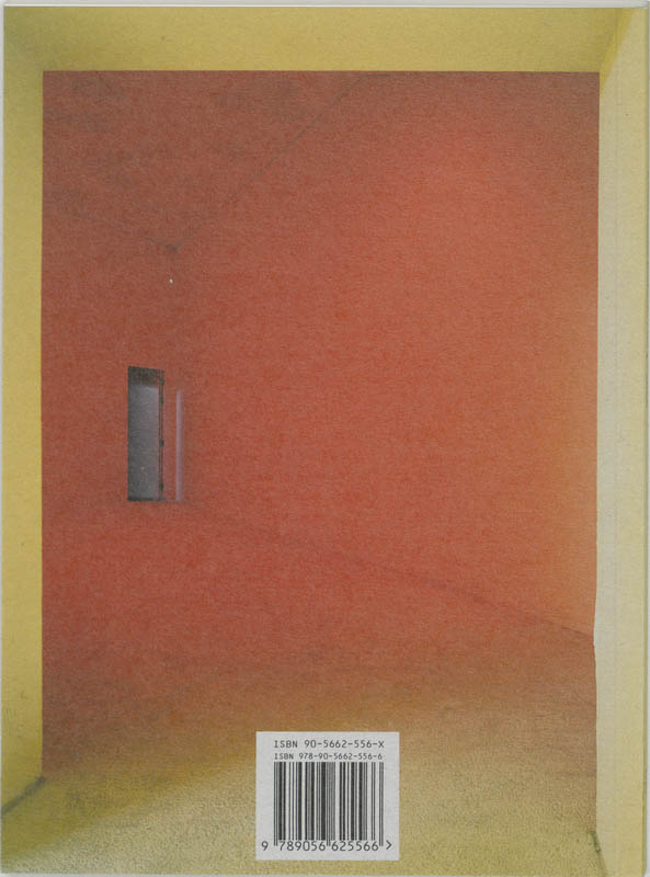 Achterkant van 02 Essays on the designed environment