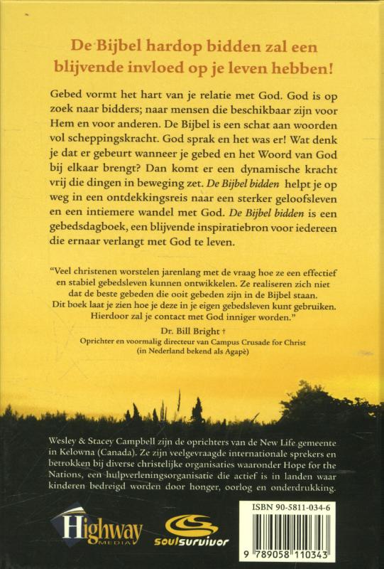 Achterkant van De Bijbel bidden