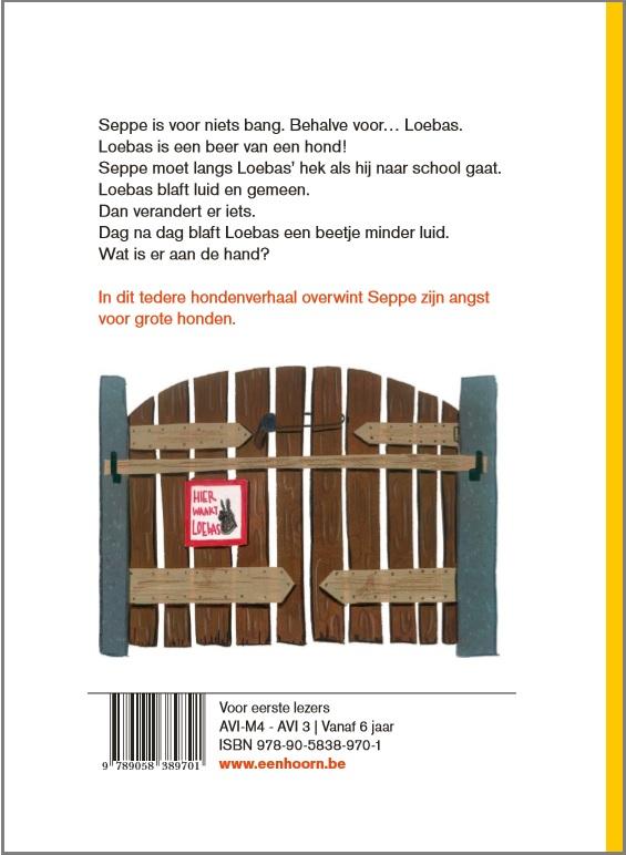 Achterkant van Loebas, een beer van een hond