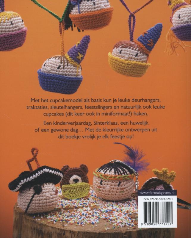 Achterkant van Feestpoppetjes haken