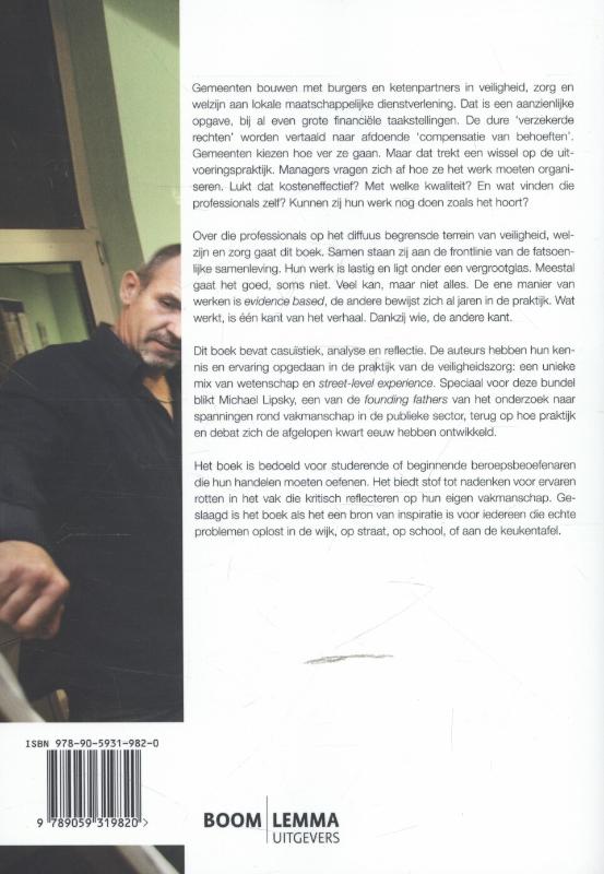 Achterkant van Frontlijnwerkers in de veiligheidszorg