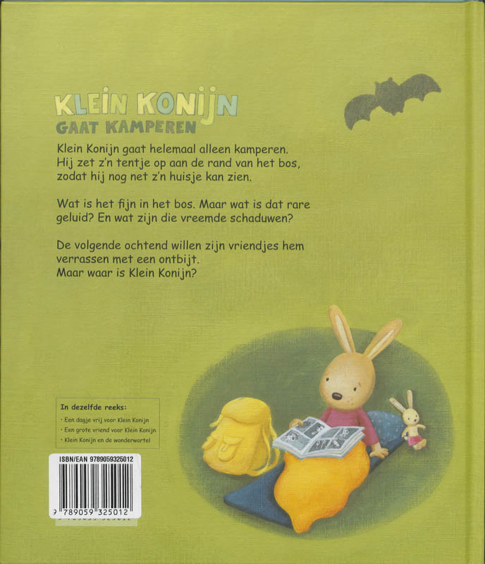Achterkant van Klein konijn gaat kamperen