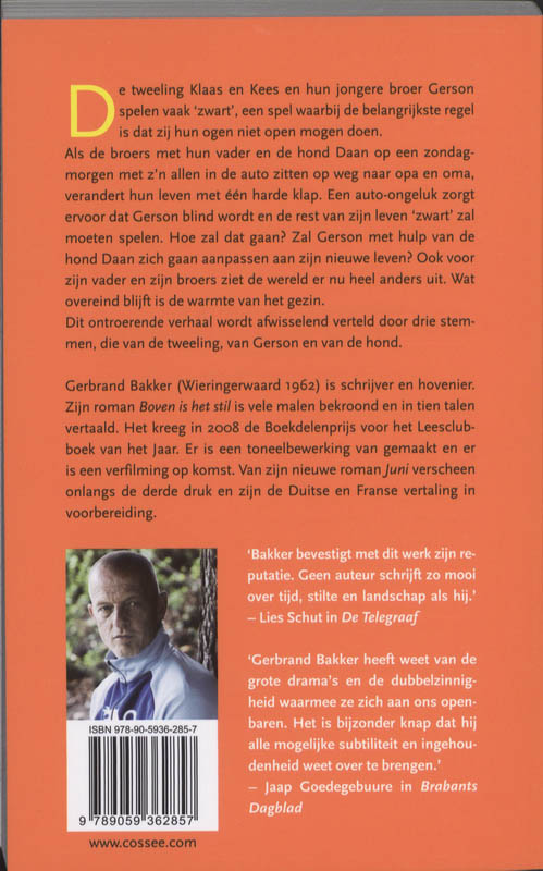 Achterkant van Perenbomen bloeien wit
