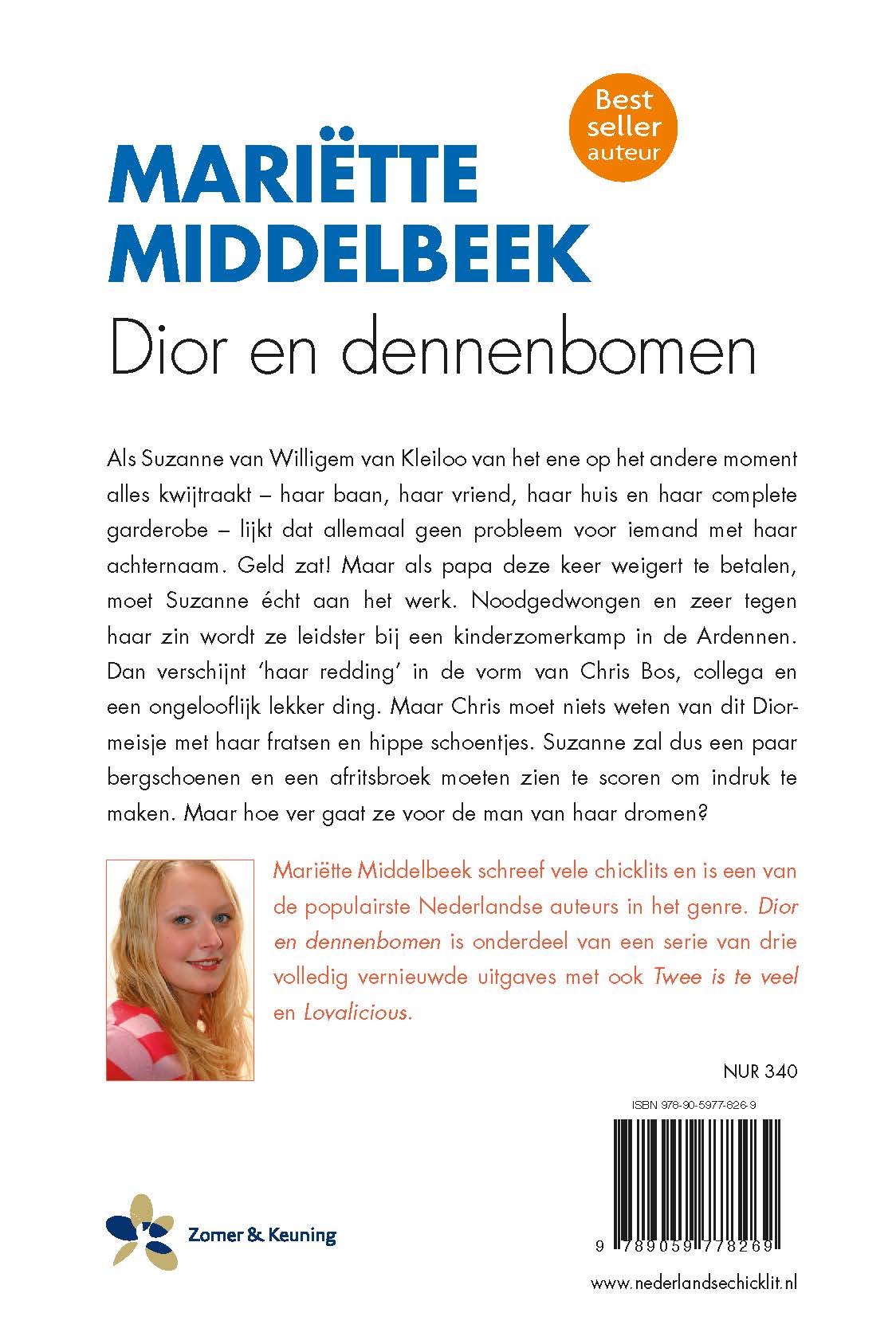 Achterkant van Dior en dennenbomen