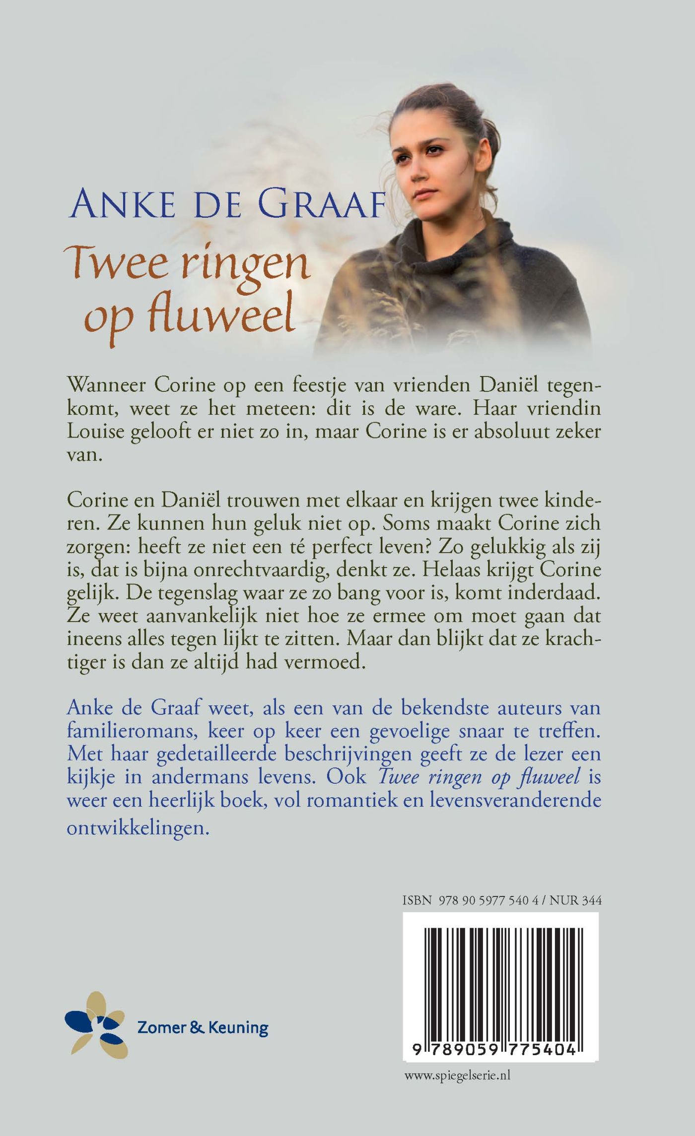 Achterkant van Twee ringen op fluweel
