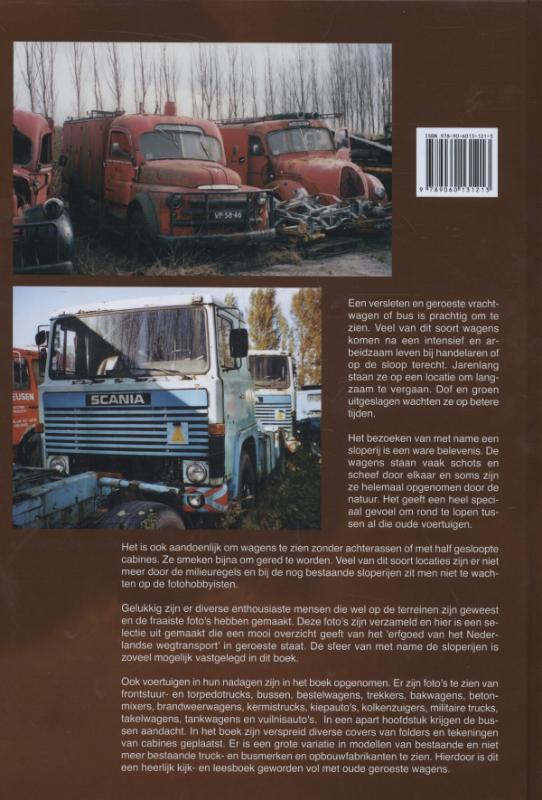 Achterkant van Geroeste trucks en bussen