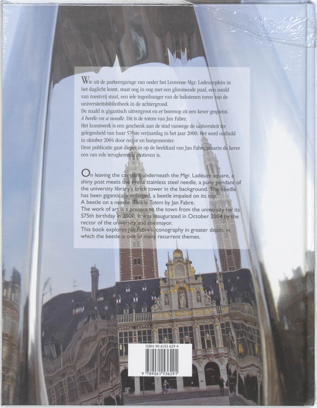 Achterkant van Jan Fabre totem