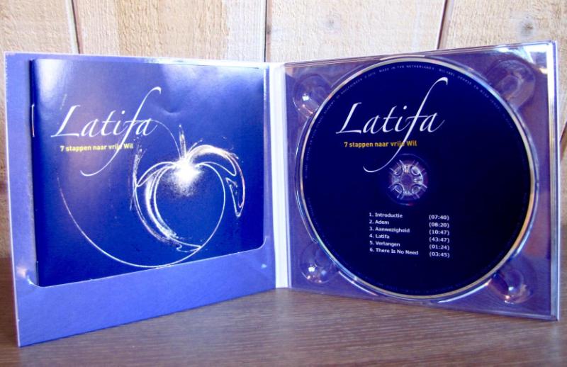 Achterkant van Latifa