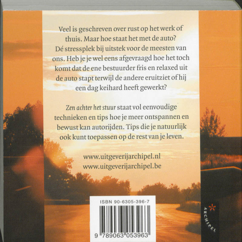 Achterkant van Zen achter het stuur