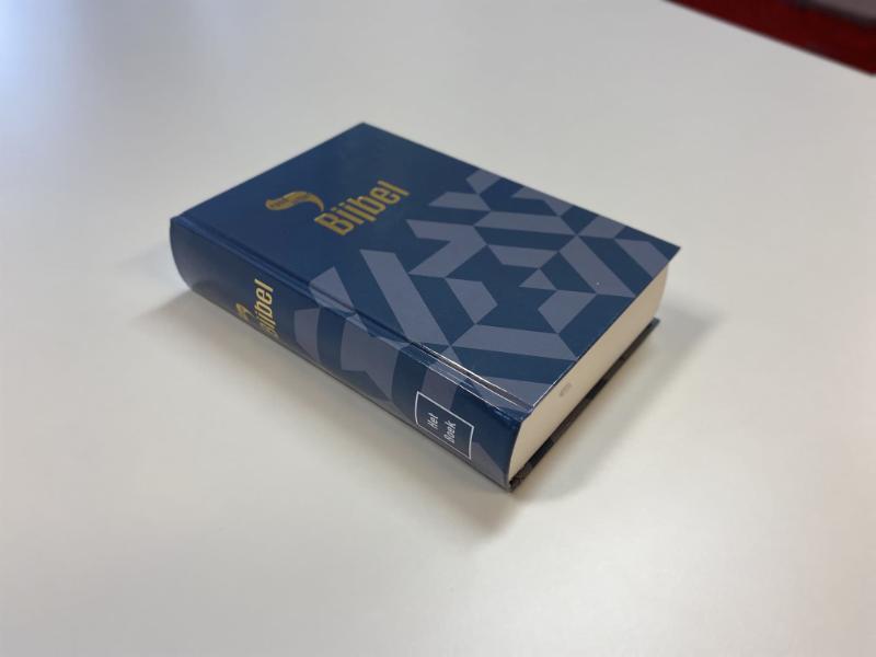 Achterkant van Roodletterbijbel - design grafisch
