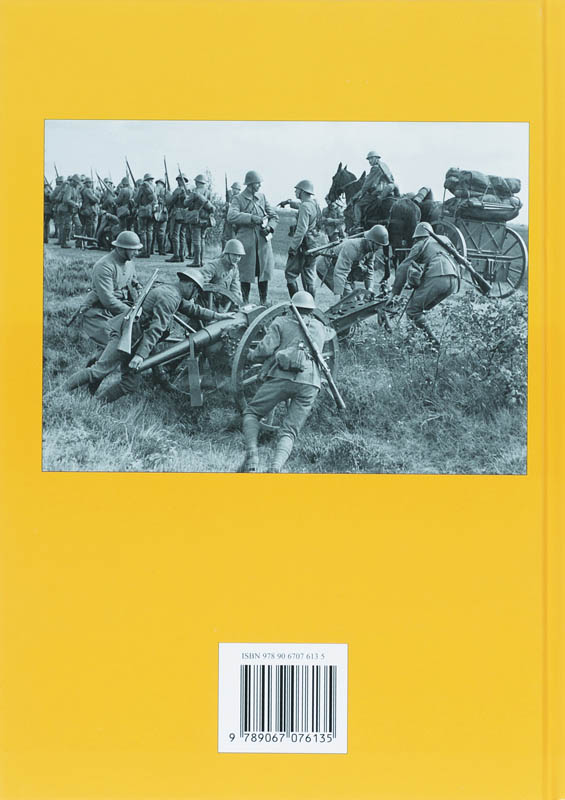 Achterkant van De Nederlandse stalen helm