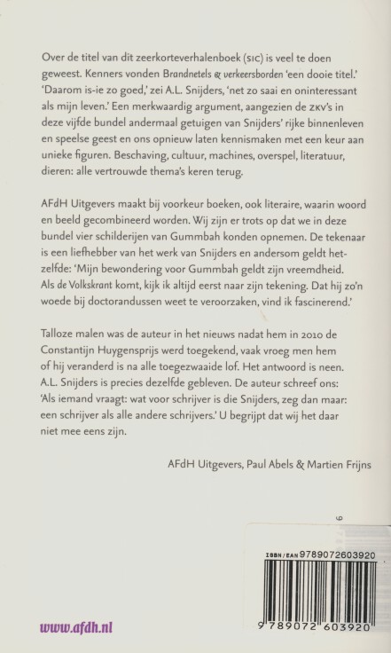 Achterkant van Brandnetels & verkeersborden