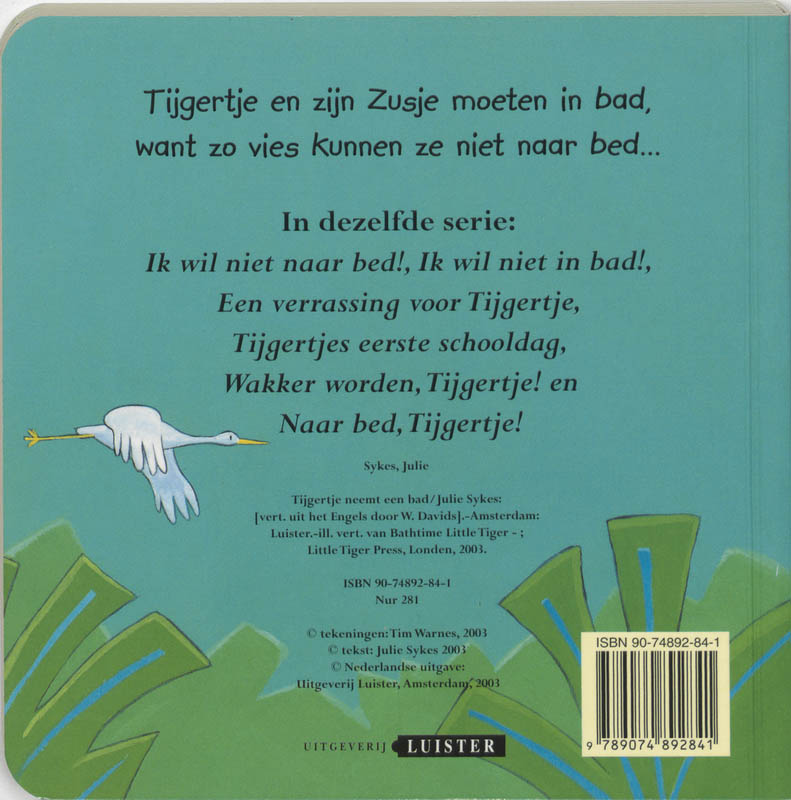 Achterkant van Tijgertje neemt een bad