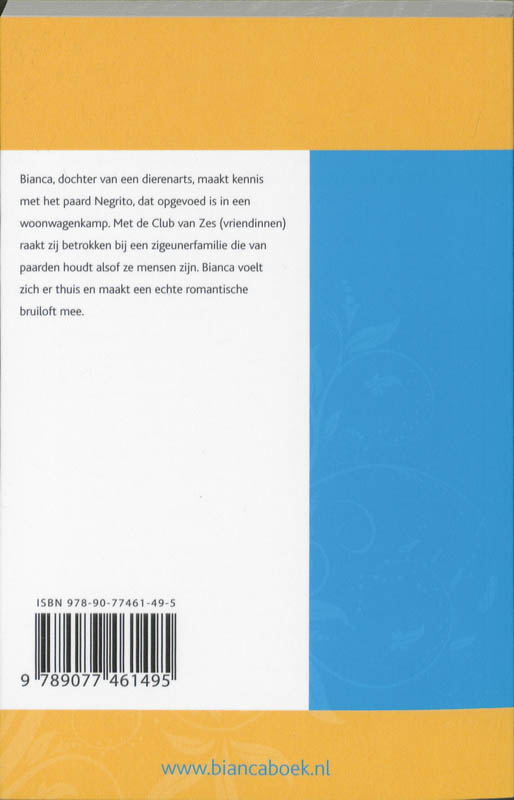 Achterkant van Bianca maakt een piaffe