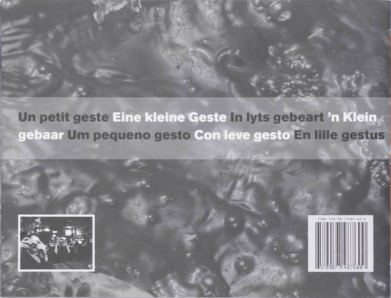 Achterkant van Een klein gebaar