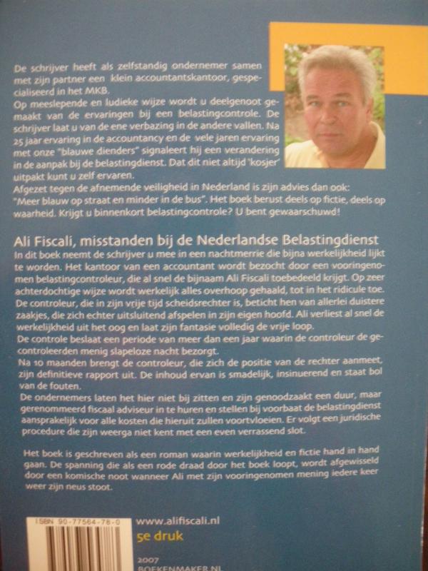 Achterkant van Ali Fiscali