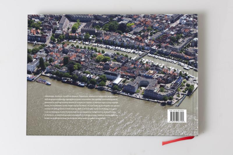 Achterkant van Drechtsteden vanuit de lucht