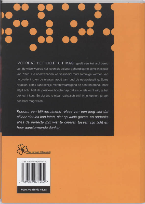 Achterkant van Voordat het licht uit mag
