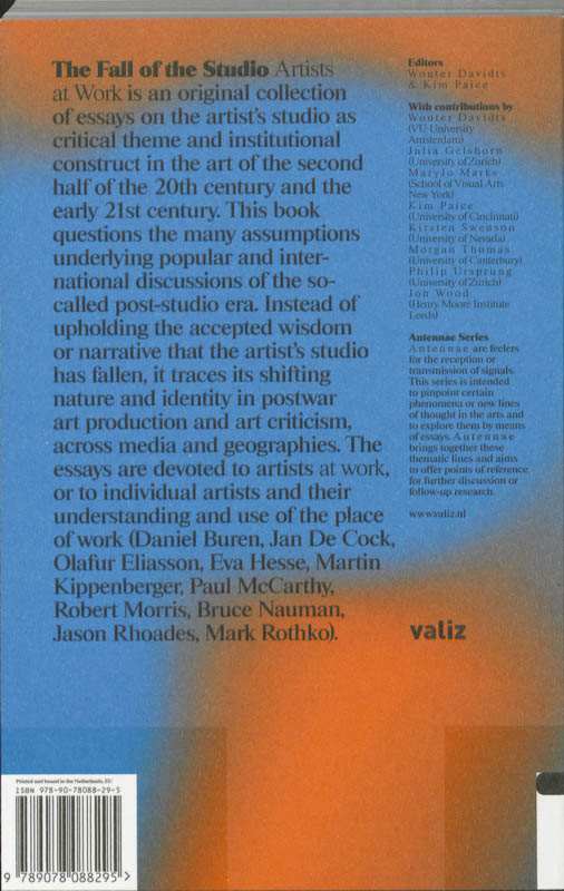 Achterkant van The Fall of the Studio